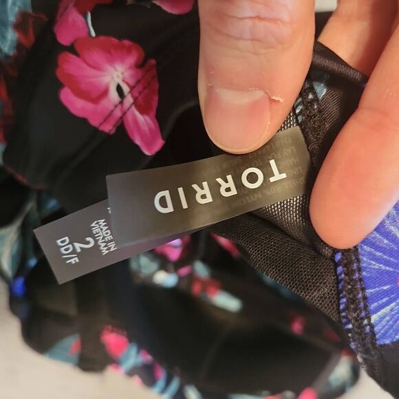 Torrid 2 DD/F Mystical Forest Floral Black Underwire Long Line Bikini Top Swim - Picture 3 of 3